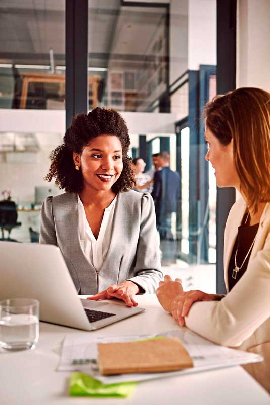 Mujeres en la oficina